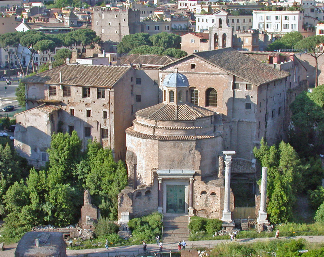 Il Tempio di Giove Statore nel Foro Romano.