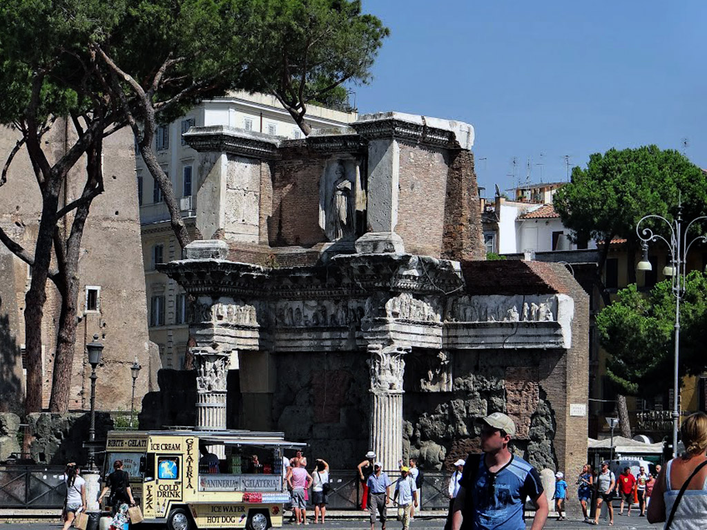 Il Foro di Nerva, chiamato anche Transitorio.