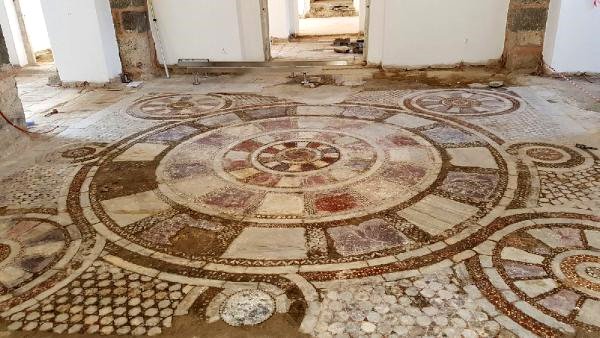 Splendido pavimento bizantino torna alla luce: sorpresa in una moschea turca